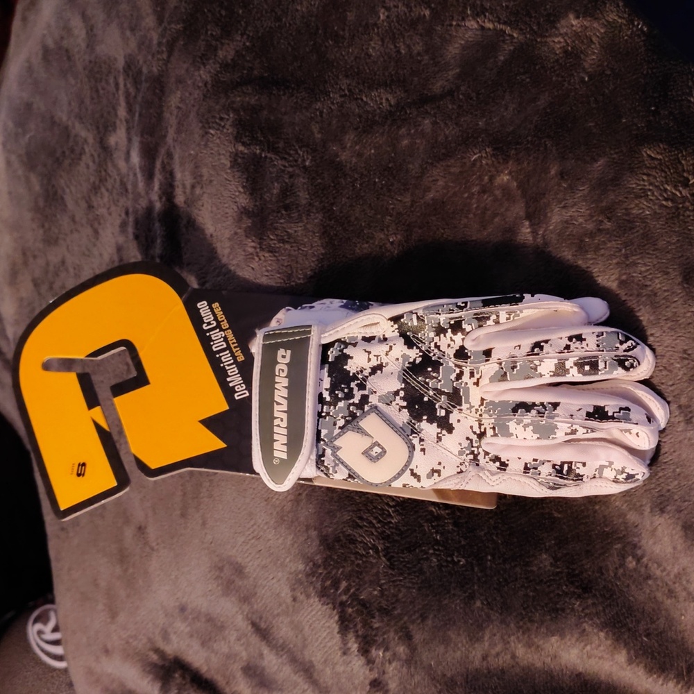 DeMarini Digi Camo Kids Gloves - Black and White